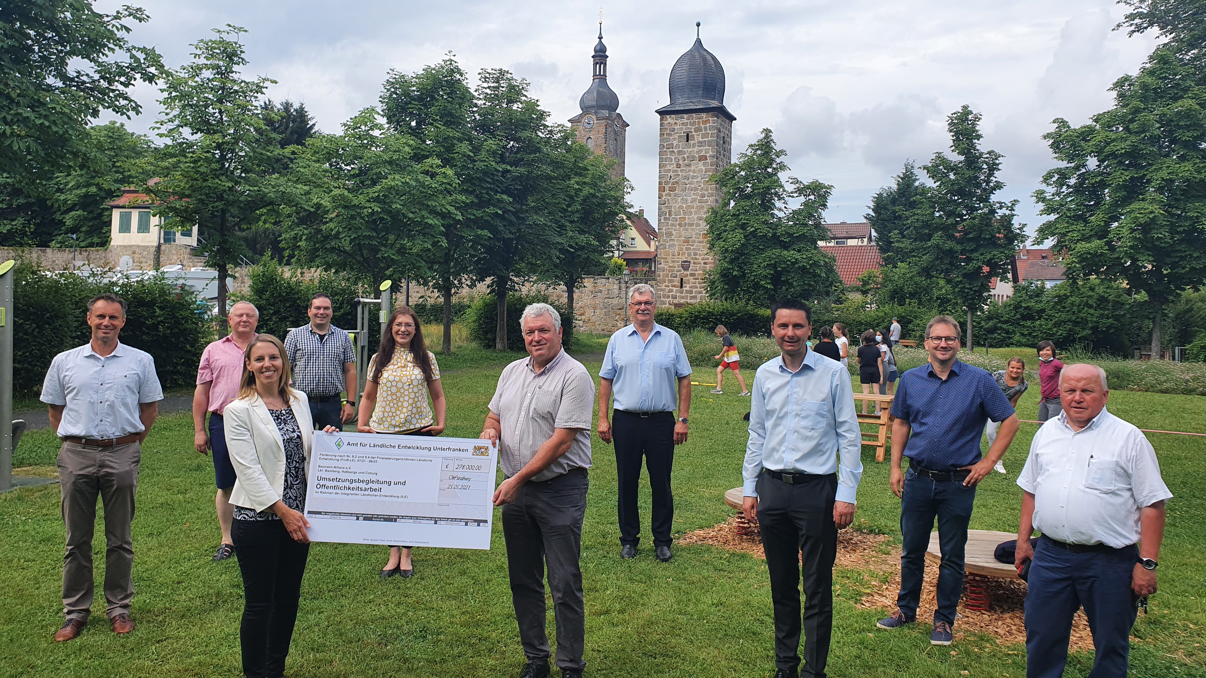Baunach-Allianz erfolgreich evaluiert - Bescheidübergabe mit dem Amt für Ländliche Entwicklung